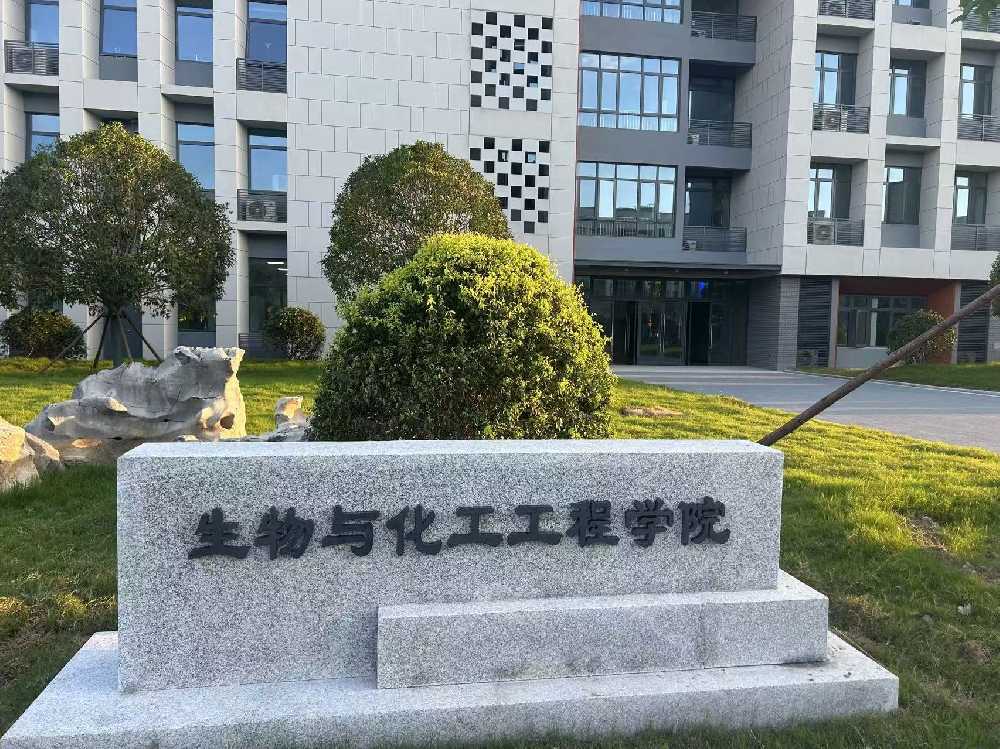 遂溪县扬州职业大学体育场高杆灯项目